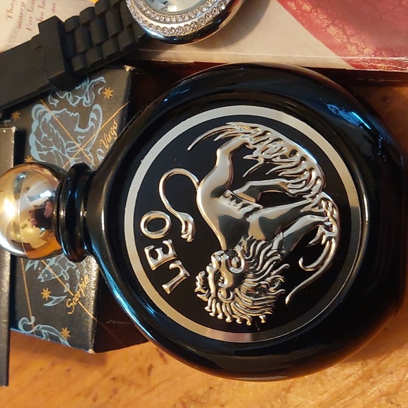 Vintage Avon Leo Sweet Honesty Perfume Bottle Watch  Kate Emerson Books - Picture 2 of 10